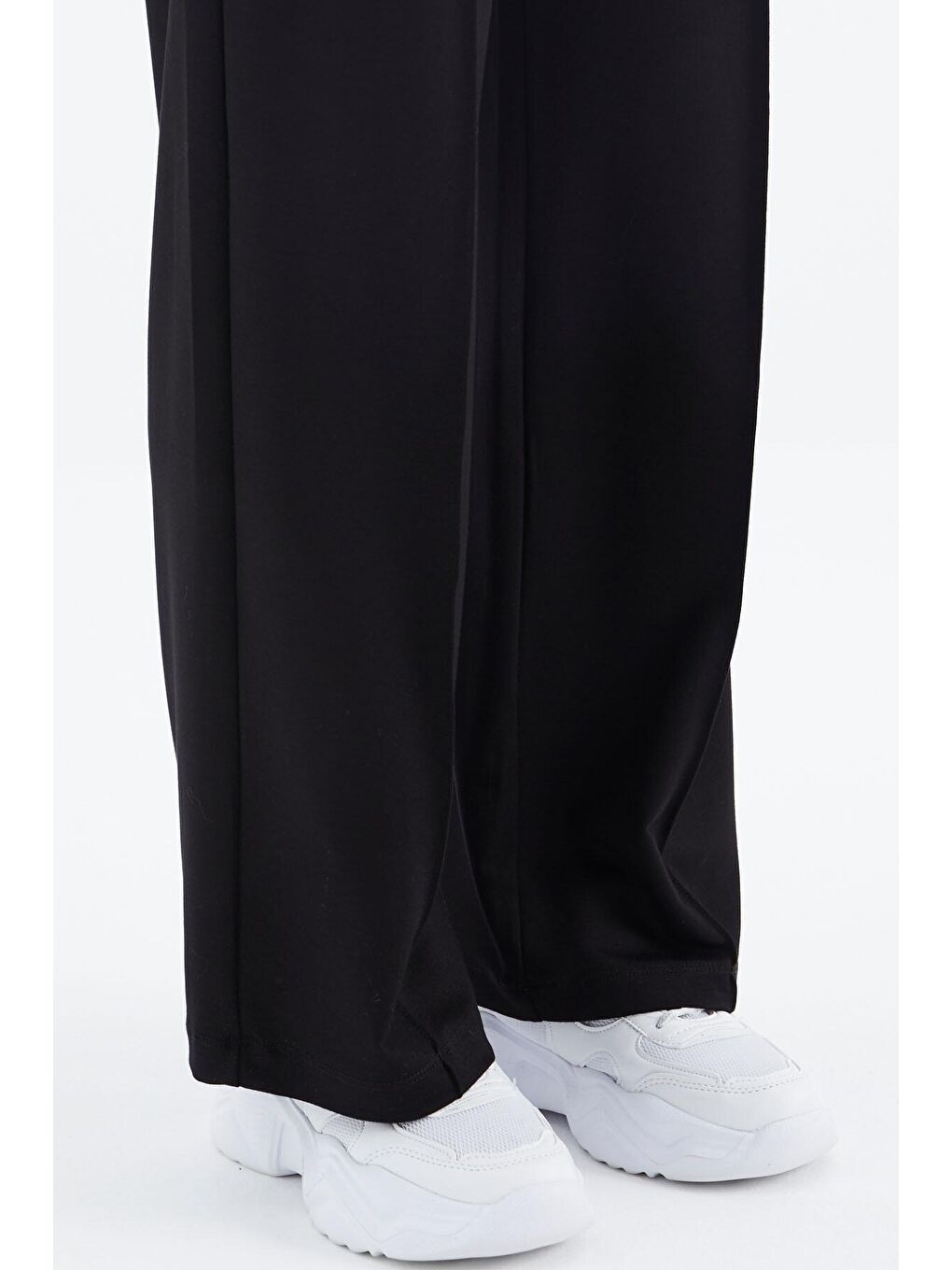 Siyah Bağcıklı Cep Detaylı Geniş Paça Kadın Eşofman Alt - 02370-4