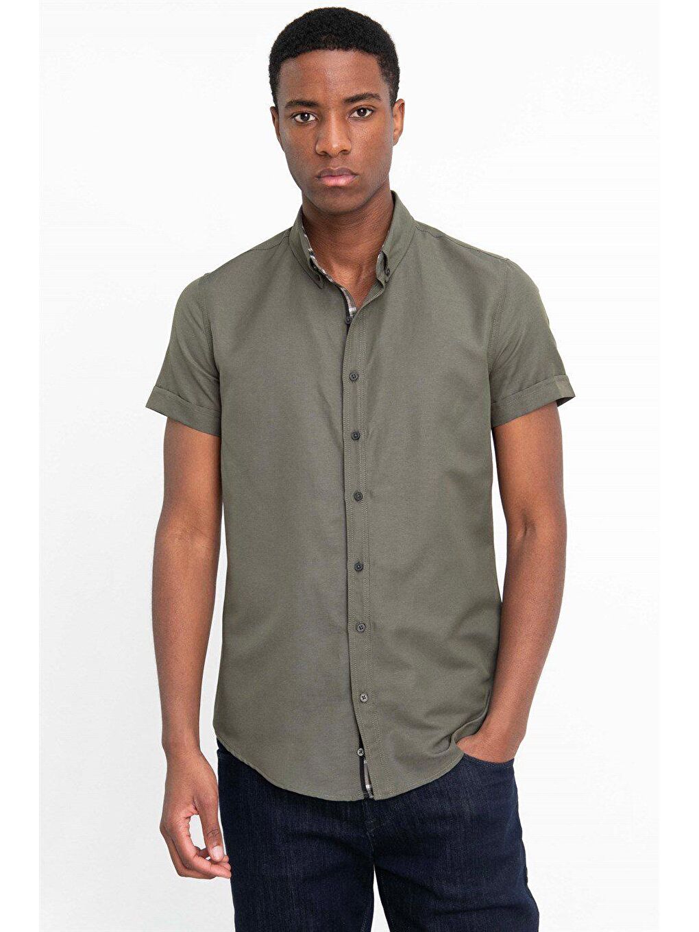 Erkek Slim Fit Dar Kesim Kısa Kollu Pamuklu Oxford Doku Kolay Ütülenebilir Haki Düğmeli Yaka Gömlek