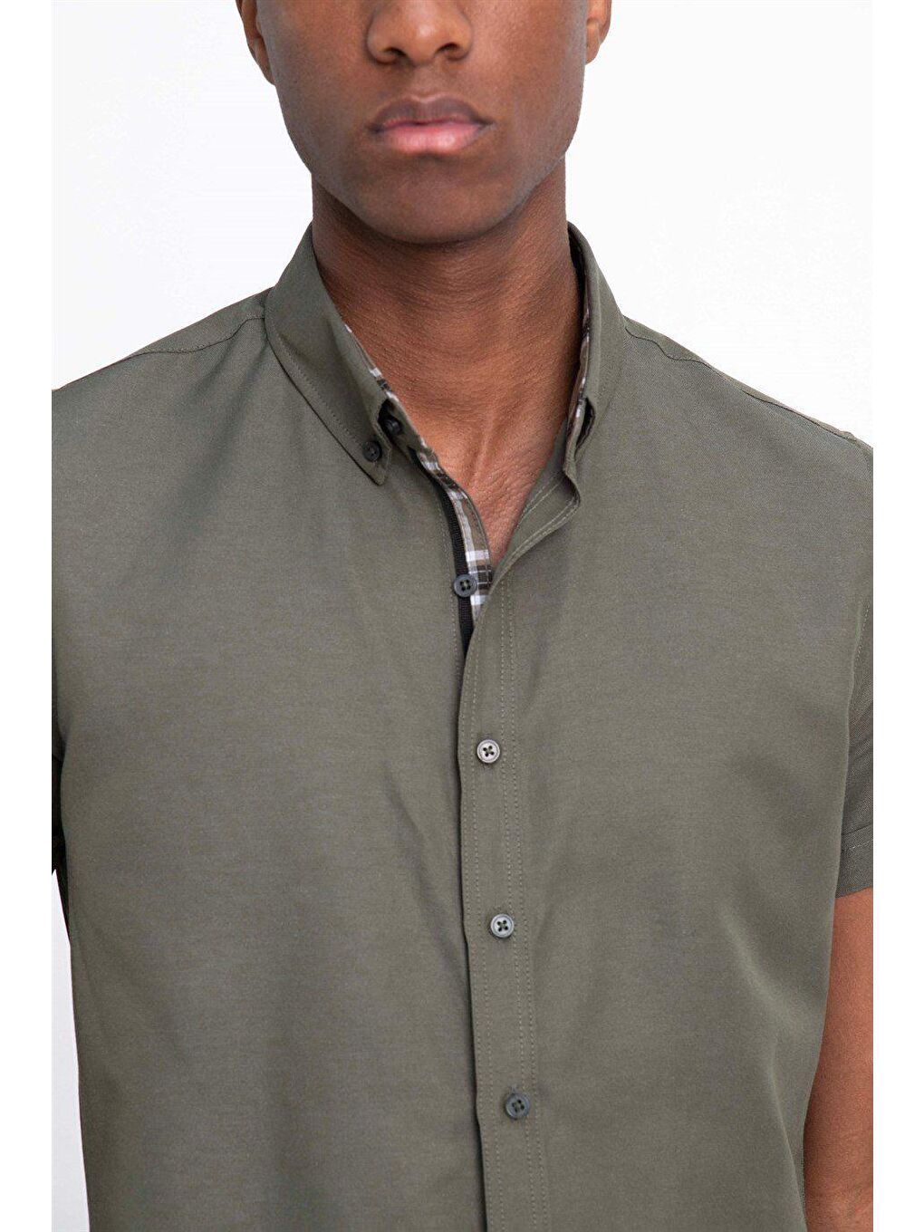 Erkek Slim Fit Dar Kesim Kısa Kollu Pamuklu Oxford Doku Kolay Ütülenebilir Haki Düğmeli Yaka Gömlek-2