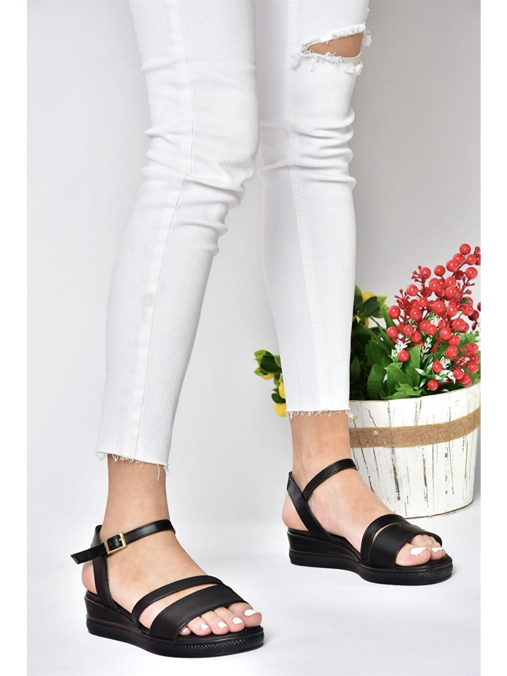 P674300709 Siyah Dolgu Taban Kadın Ayakkabı-1