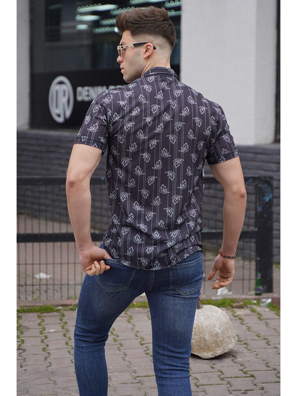 Siyah Kısa Kollu Desenli Erkek Gömlek-1