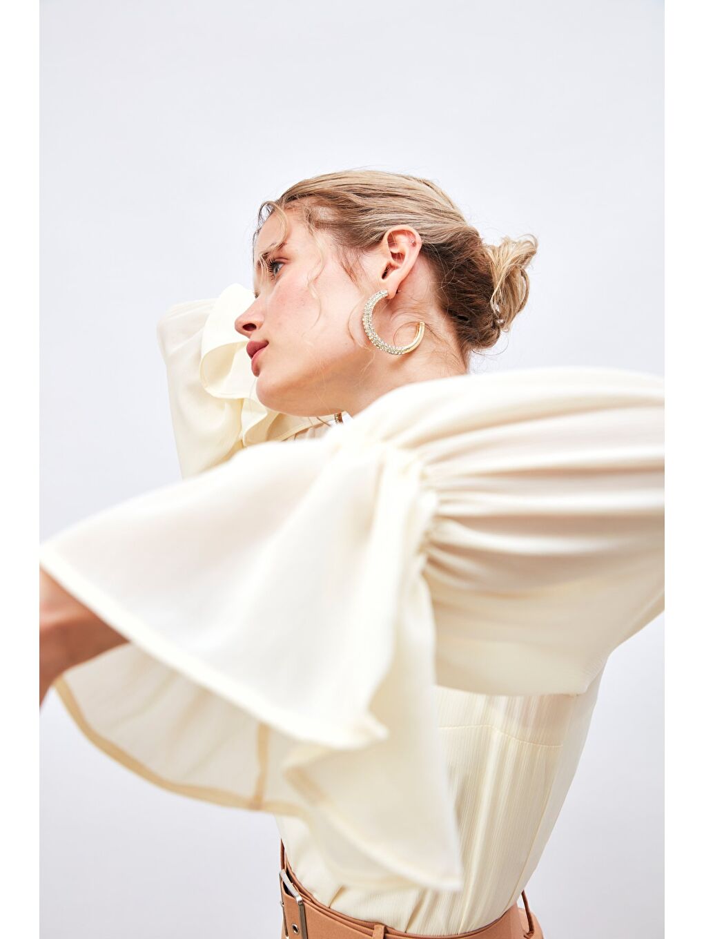 Ekru Yaka Bağlama Detaylı Salaş Bluz - Krem-4