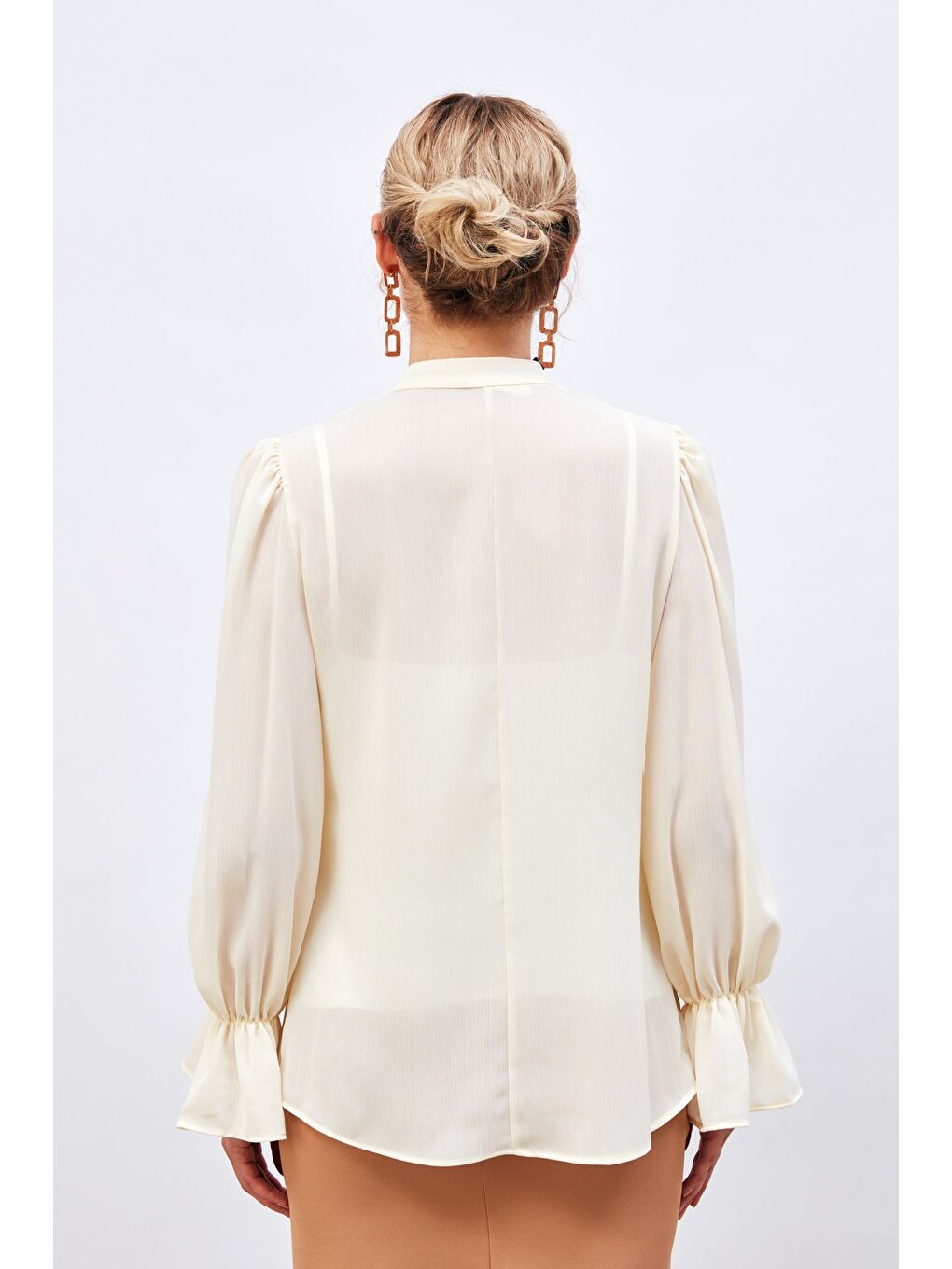 Ekru Yaka Bağlama Detaylı Salaş Bluz - Krem-5