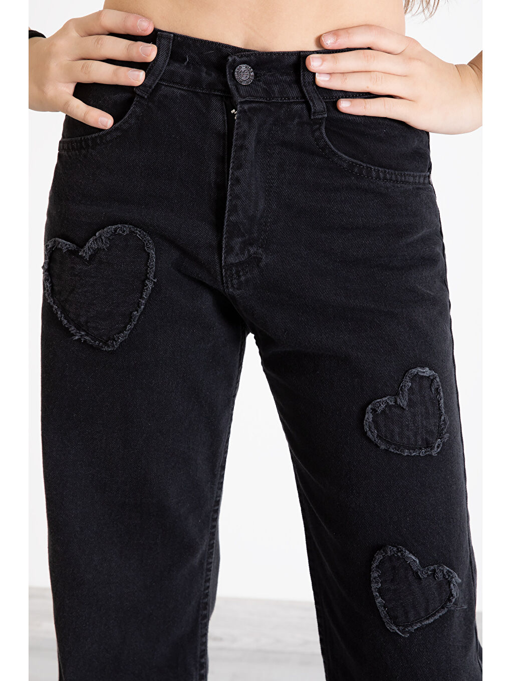 Siyah Kalp Nakış Detaylı Geniş Paça Kız Çocuk Jean Pantolon 20361-4