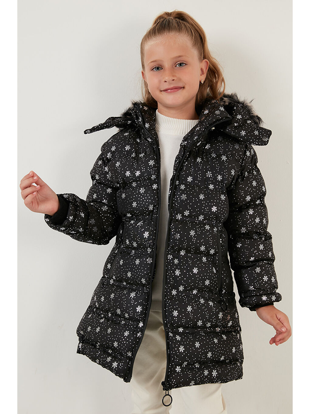 Siyah Yakası Suni Kürklü Çıkarılabilir Kapüşonlu Peluş Astarlı Kışlık Uzun Mont 5760051-1