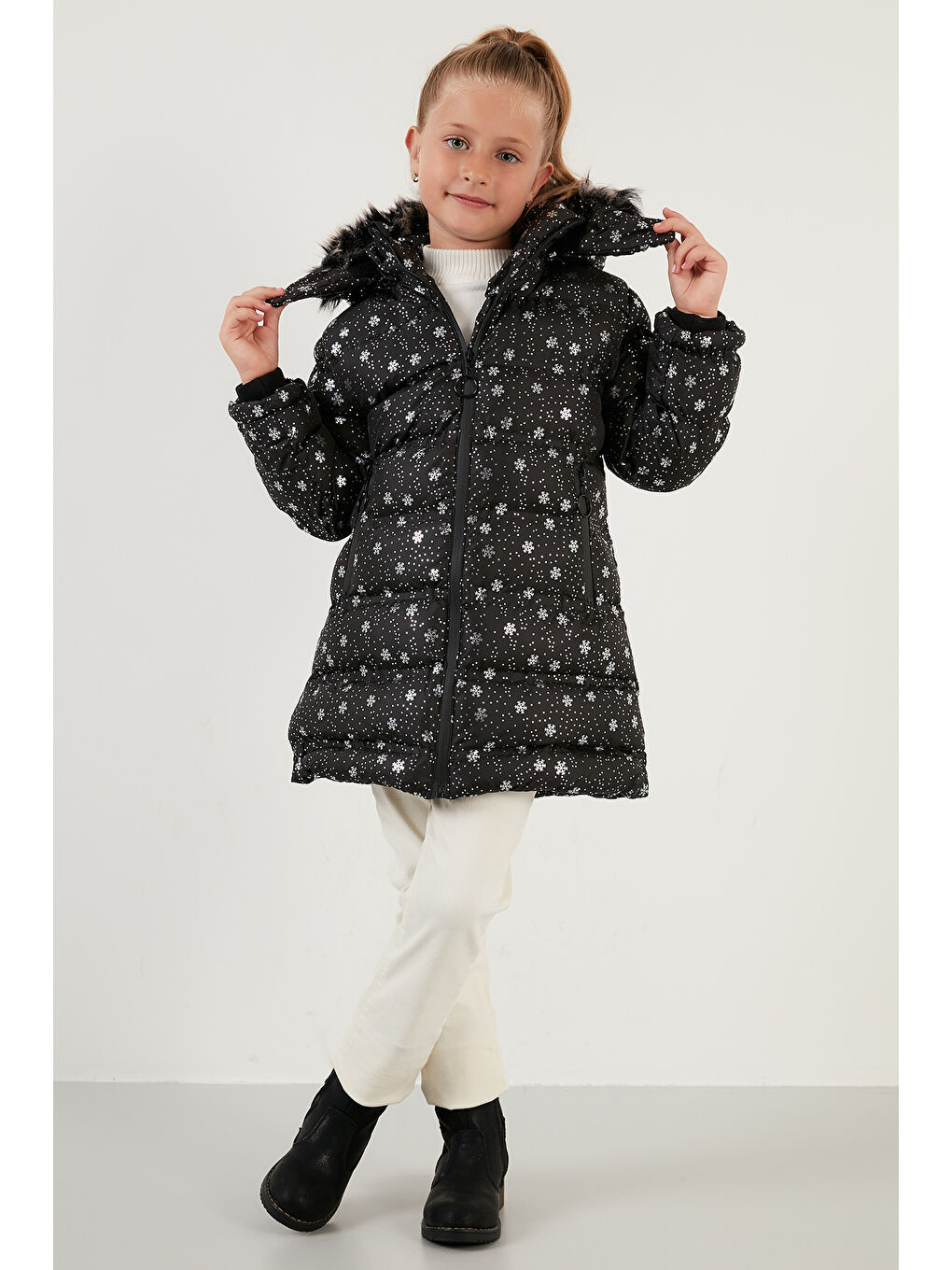 Siyah Yakası Suni Kürklü Çıkarılabilir Kapüşonlu Peluş Astarlı Kışlık Uzun Mont 5760051-2