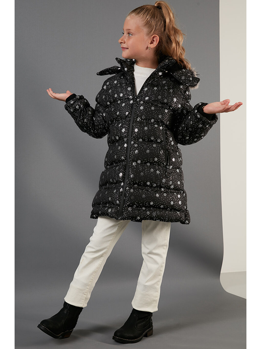 Siyah Yakası Suni Kürklü Çıkarılabilir Kapüşonlu Peluş Astarlı Kışlık Uzun Mont 5760051-3