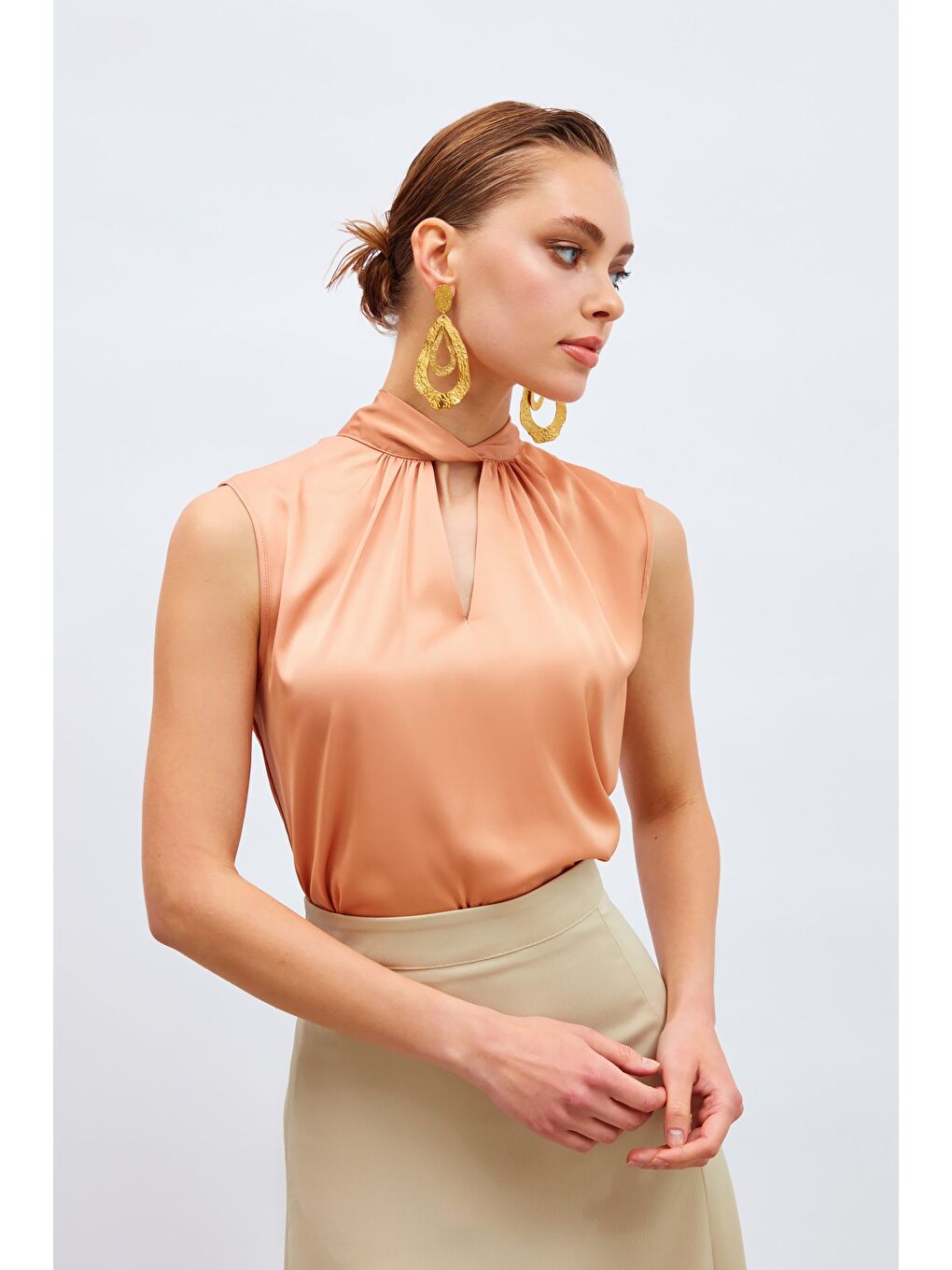 Pembe Yaka Detaylı Saten Bluz - Somon-1