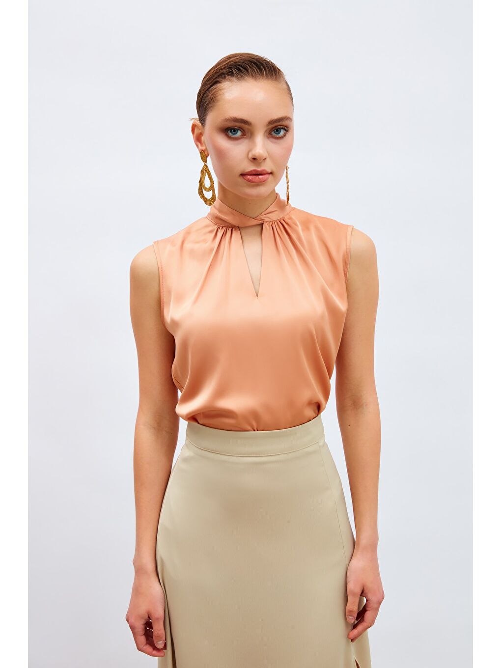 Pembe Yaka Detaylı Saten Bluz - Somon-2