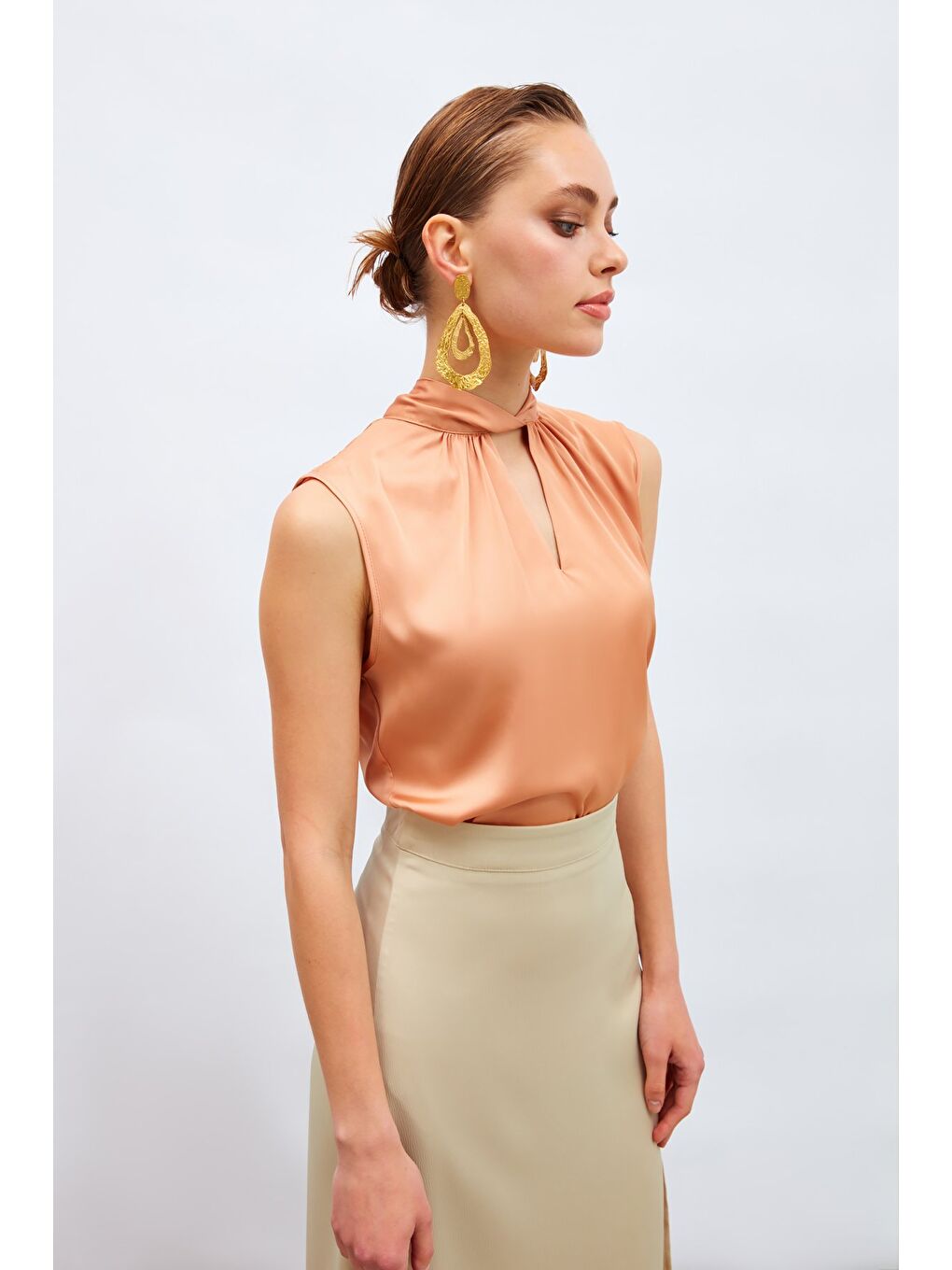 Pembe Yaka Detaylı Saten Bluz - Somon-3