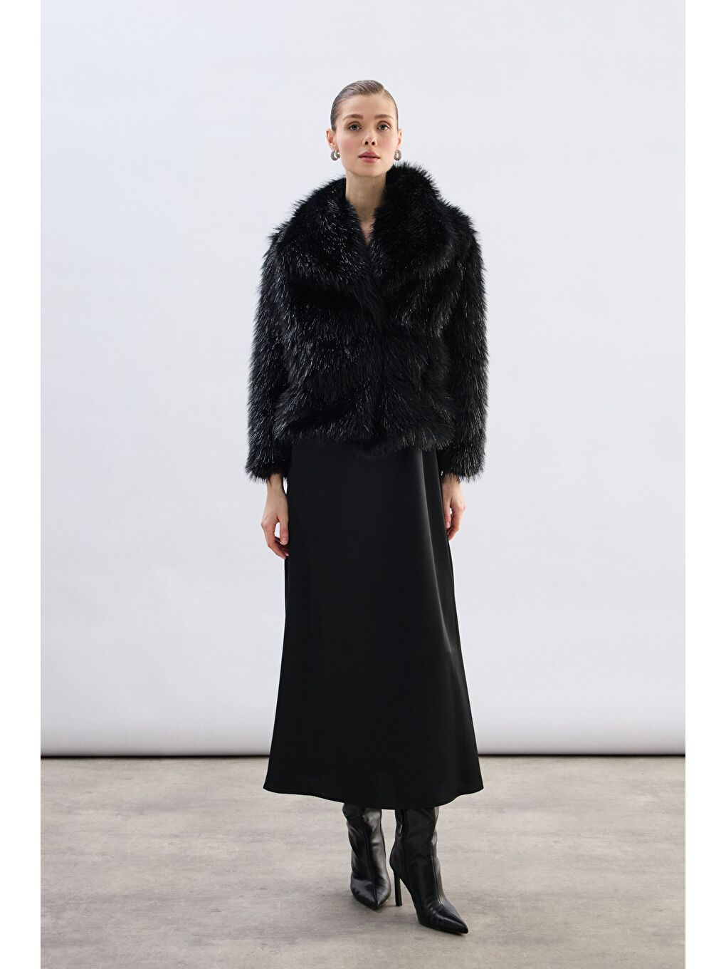 Geniş Yakalı Simli Kürk - Siyah-1