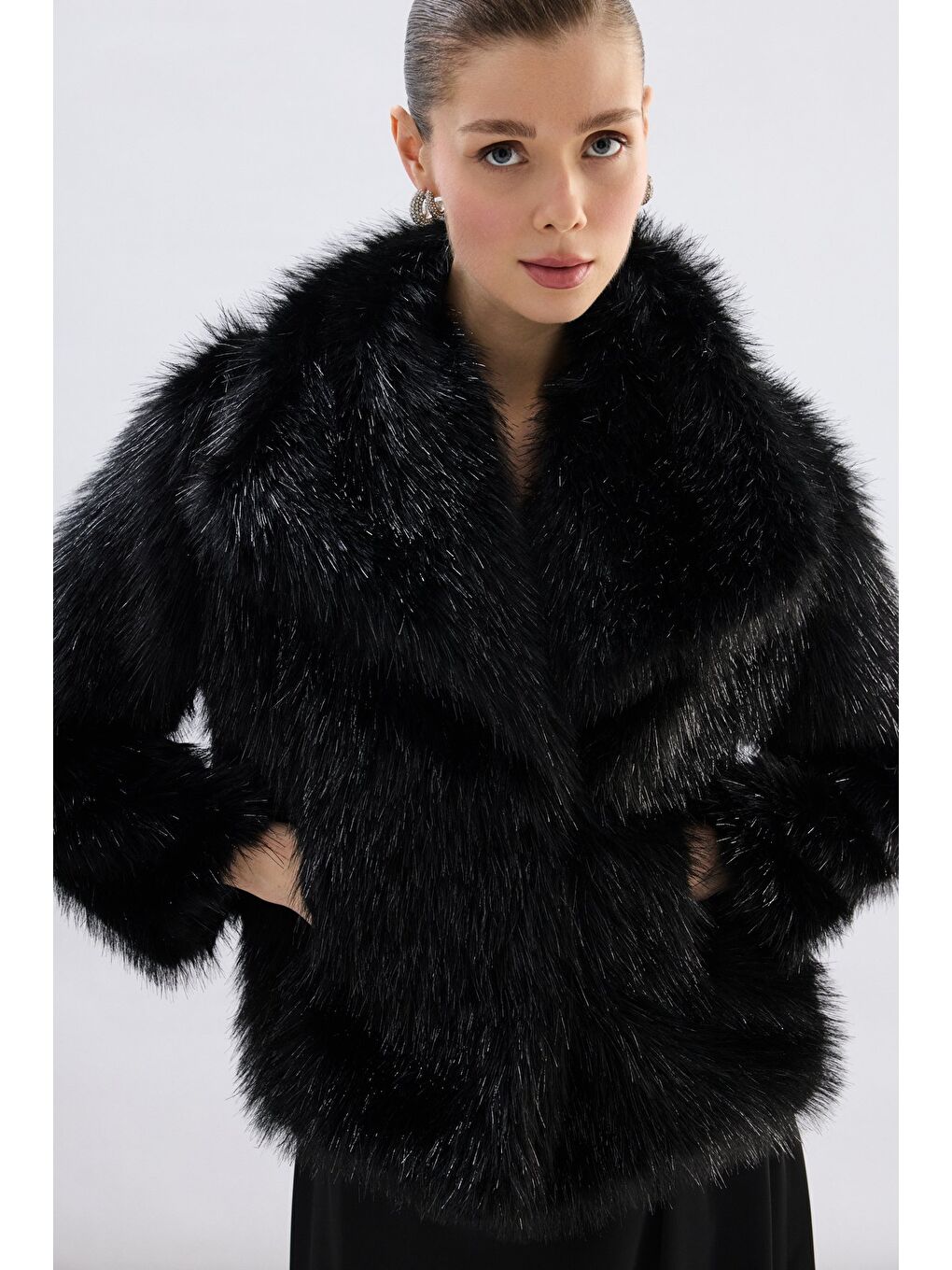 Geniş Yakalı Simli Kürk - Siyah-5