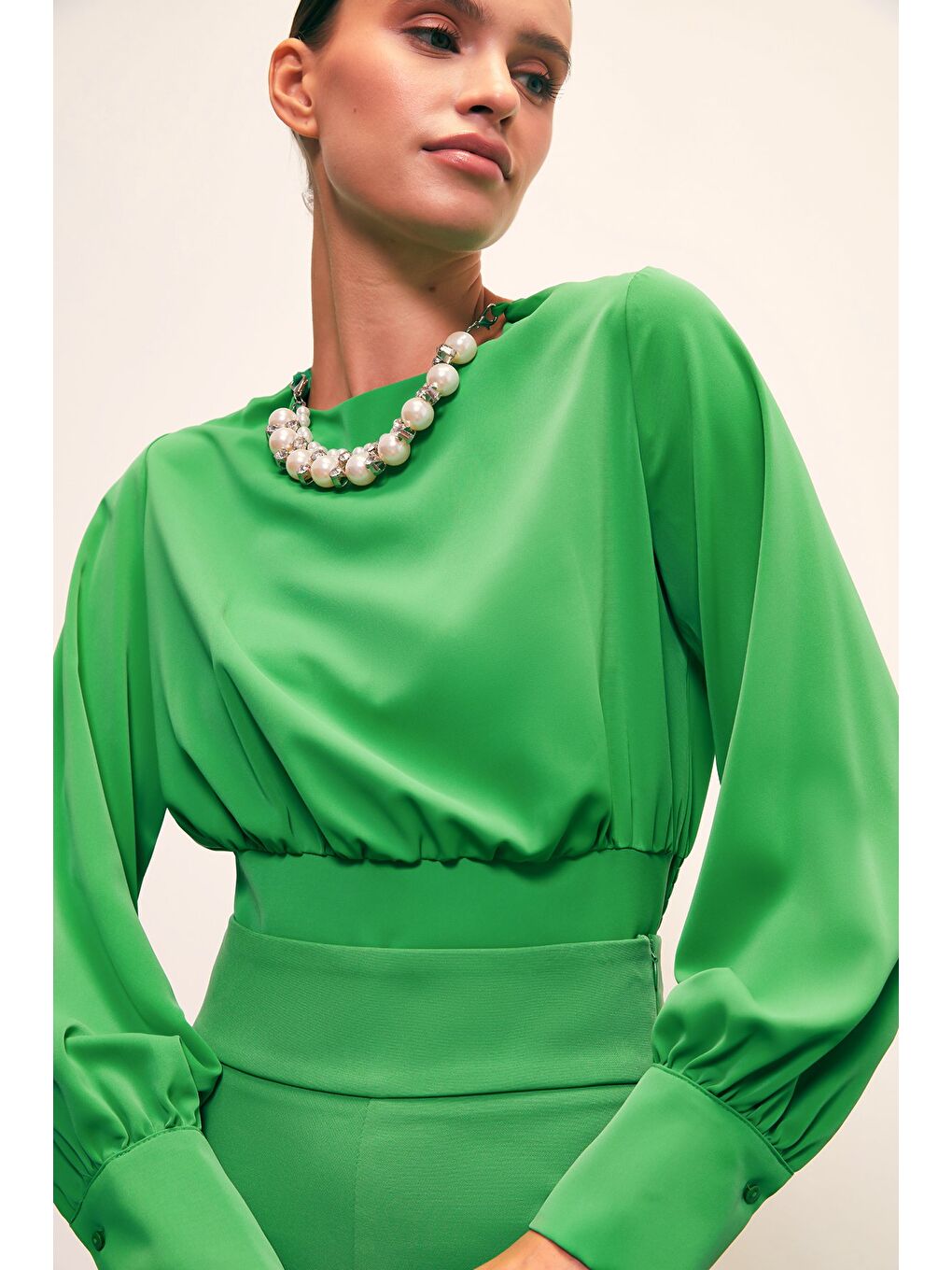 Kolye Detaylı Crop Bluz - Yeşil-3