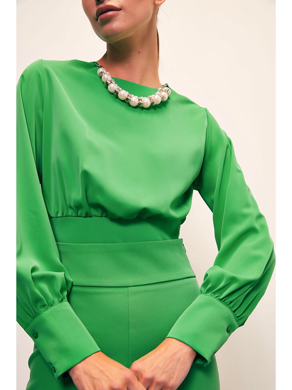 Kolye Detaylı Crop Bluz - Yeşil-4