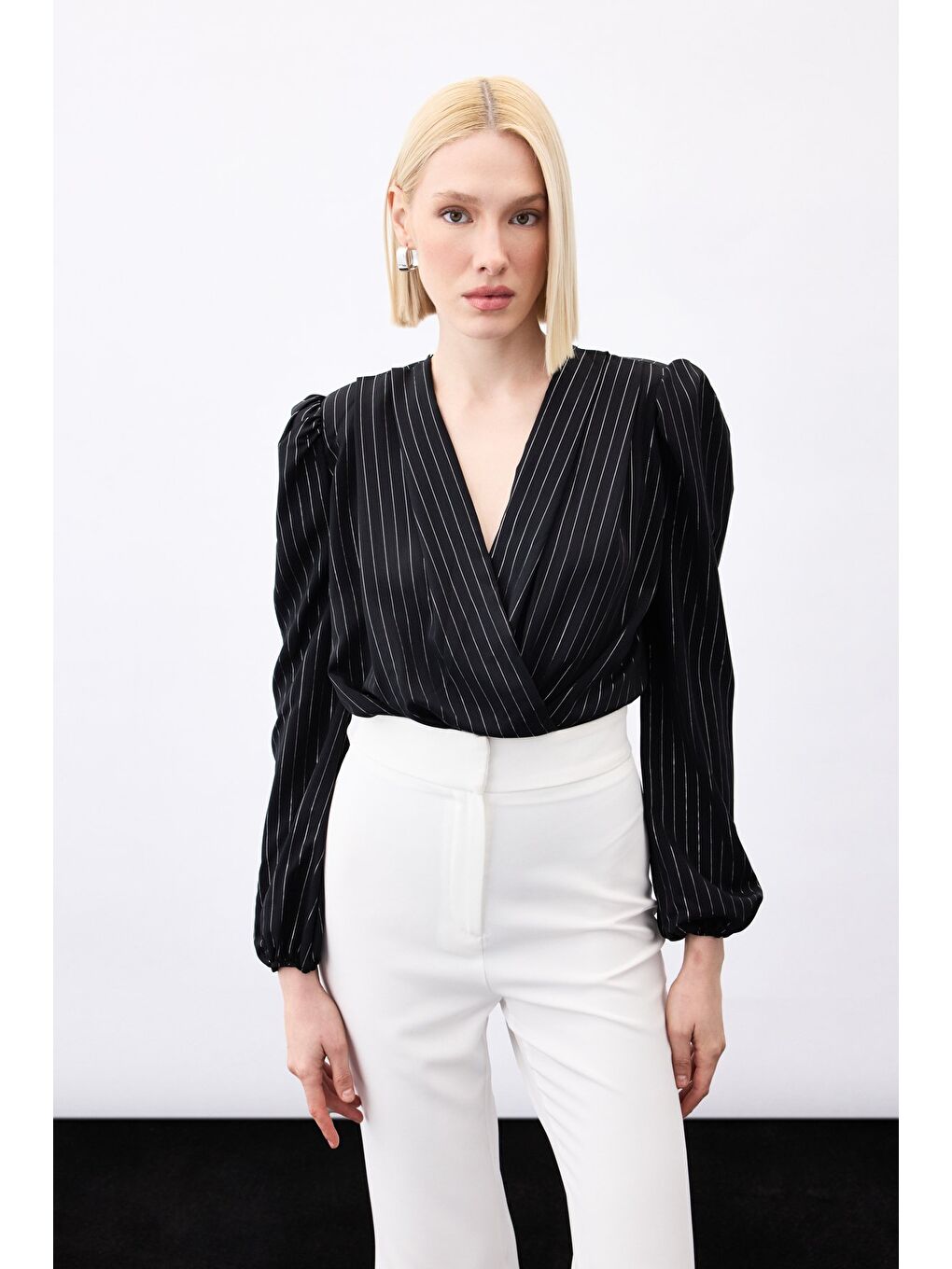 Parlak Çizgili Bodysuit Bluz - Siyah-1