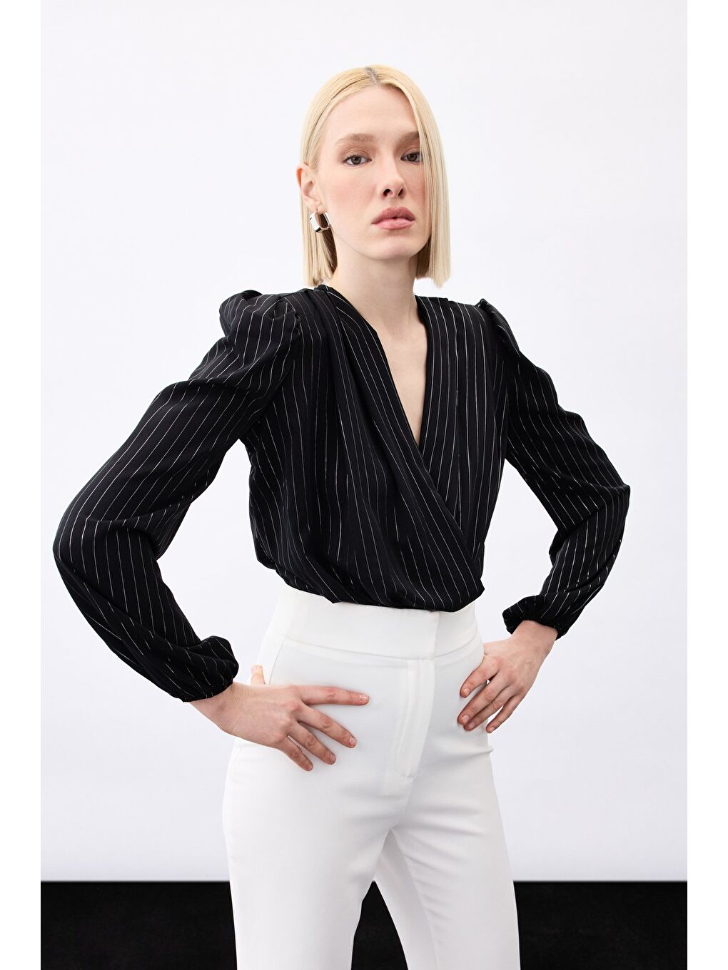 Parlak Çizgili Bodysuit Bluz - Siyah-4