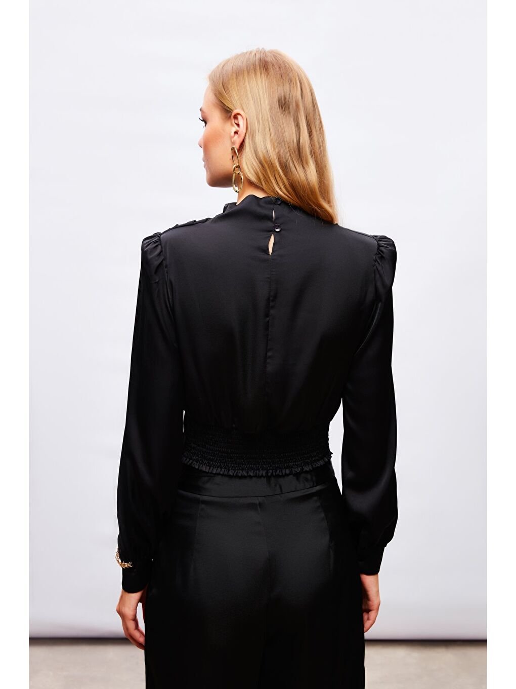 Kol Aksesuar Detaylı Bluz - Siyah-5