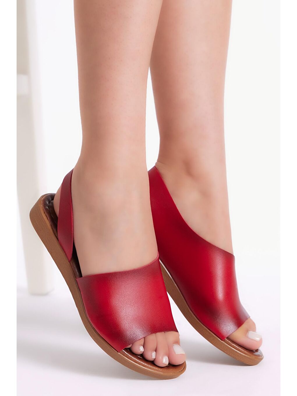 Kadın Kırmızı Rahat Kalıp Önü Açık Sandalet-2