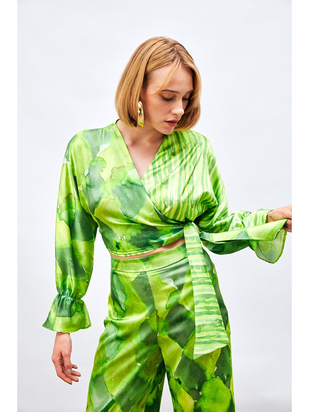 Yan Bağlamalı Desenli Bluz - Yeşil-3