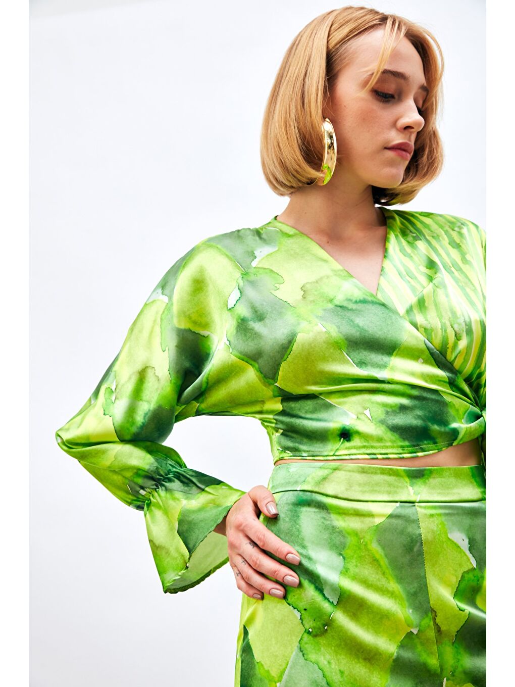 Yan Bağlamalı Desenli Bluz - Yeşil-4