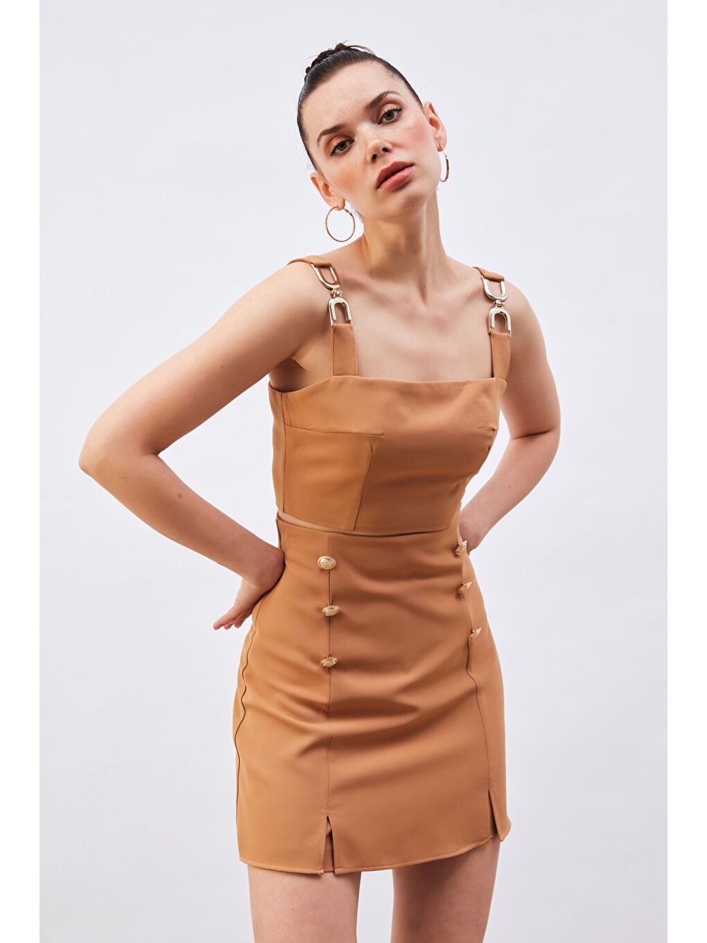 SATEEN Kahverengi Omuz Aksesuarlı Crop Bluz - Camel - 3