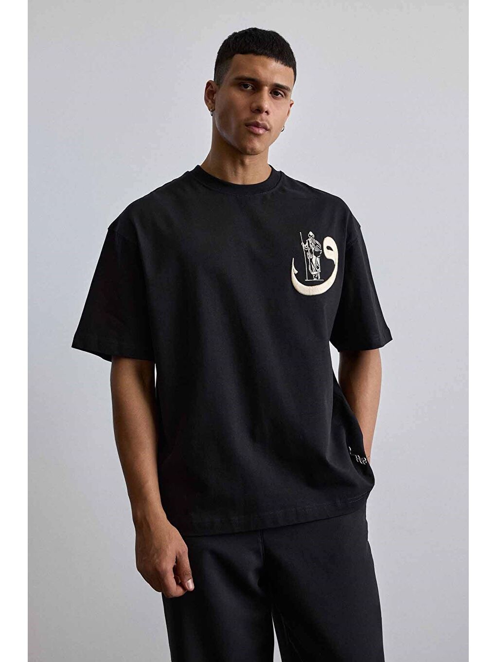 Erkek Oversize Pamuklu Kaligrafi Nakışlı Motif T-Shirt Siyah-2