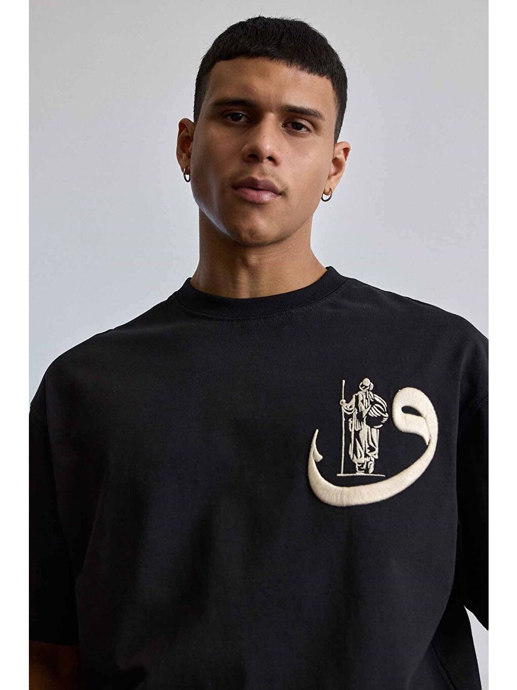 Erkek Oversize Pamuklu Kaligrafi Nakışlı Motif T-Shirt Siyah-3