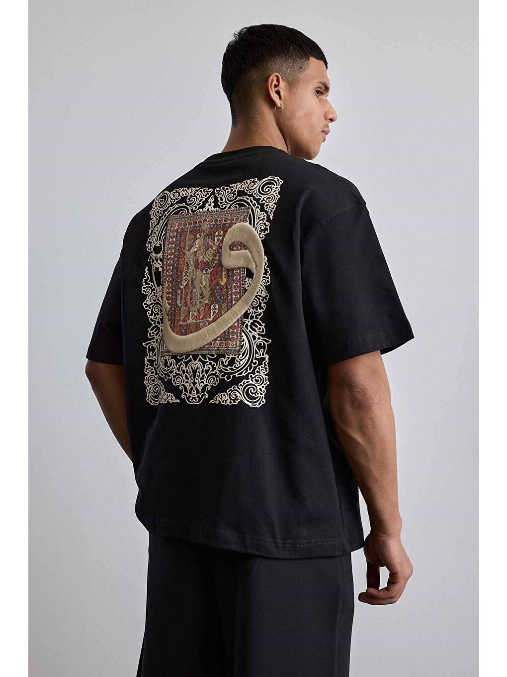 Erkek Oversize Pamuklu Kaligrafi Nakışlı Motif T-Shirt Siyah-5