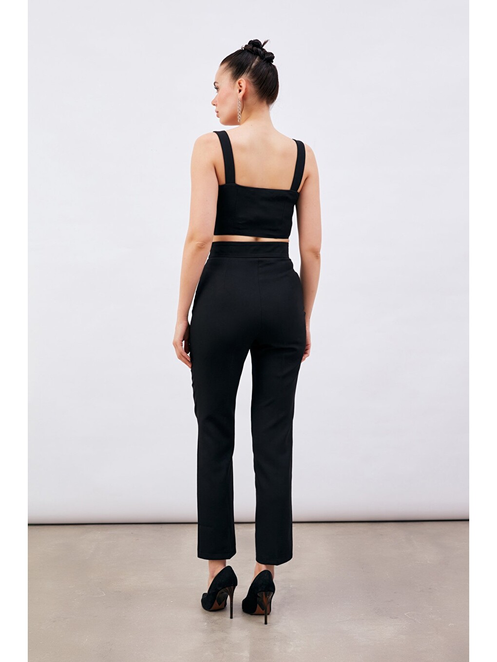 Omuz Aksesuarlı Crop Bluz - Siyah-5