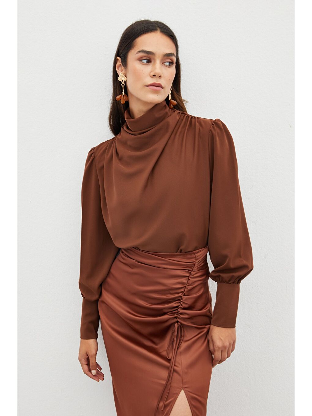 Kahverengi Drape Detaylı Bluz - Kahve-1