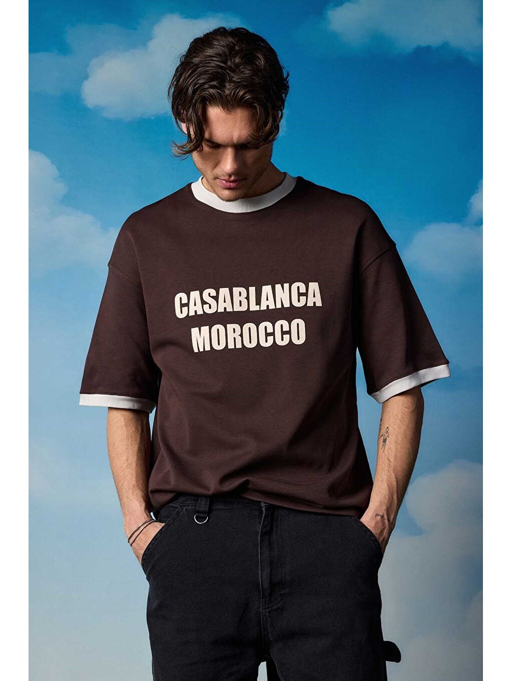 Erkek Oversize Şehir Serisi Kontrast Yaka T-Shirt Kahverengi / Gri-4