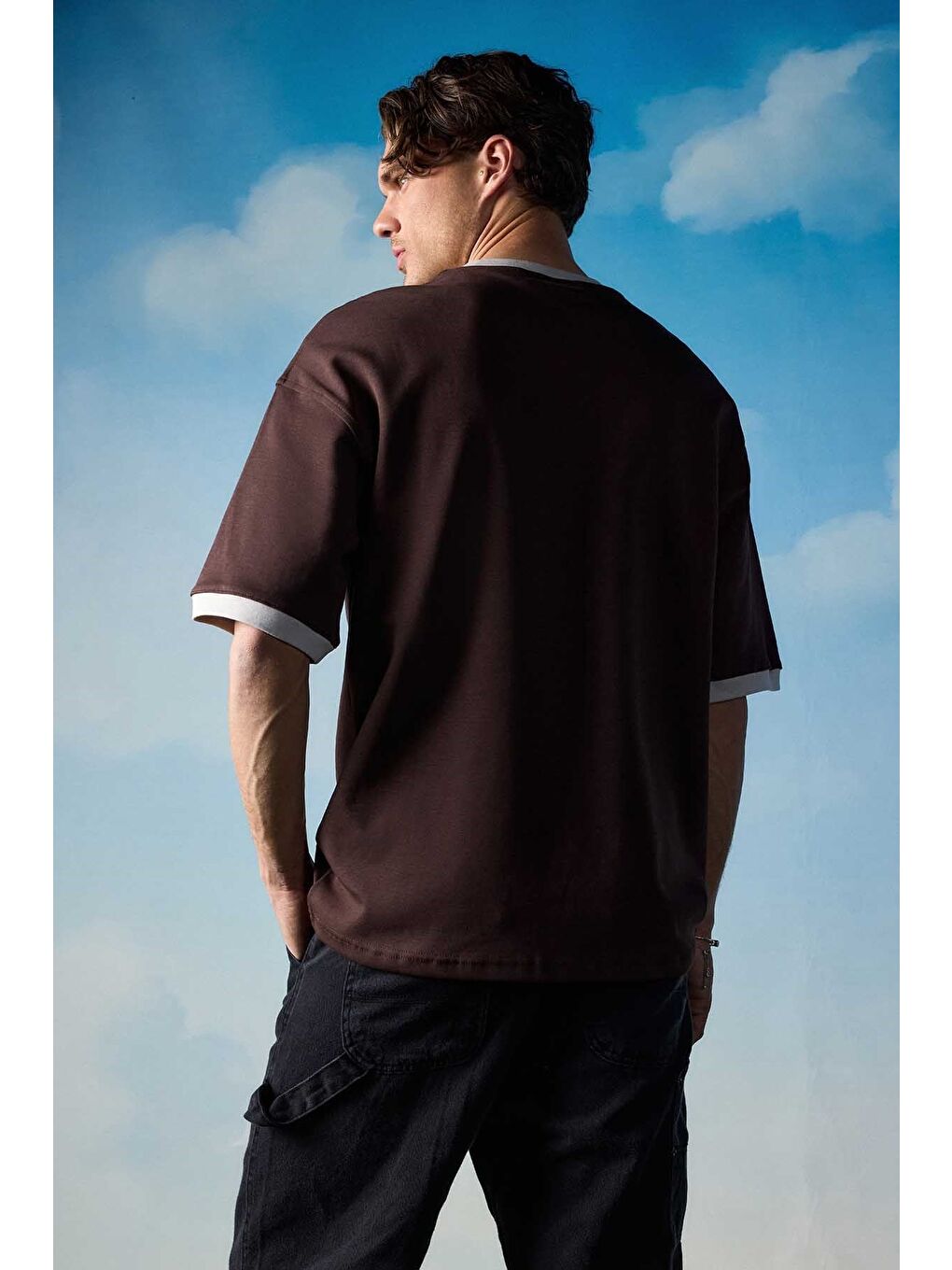 Erkek Oversize Şehir Serisi Kontrast Yaka T-Shirt Kahverengi / Gri-5