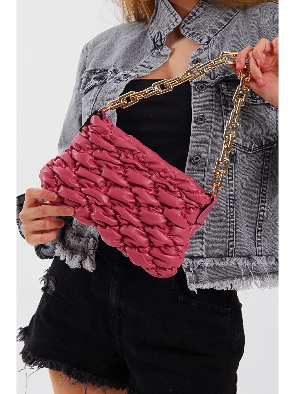 Kadın Fuşya Pofidik Zincir Detaylı Nakışlı Baget Çanta-1