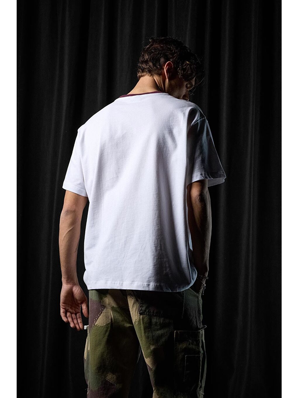 Erkek Oversize Minimal Nakış Detaylı Basic T-Shirt Beyaz / Mürdüm-5