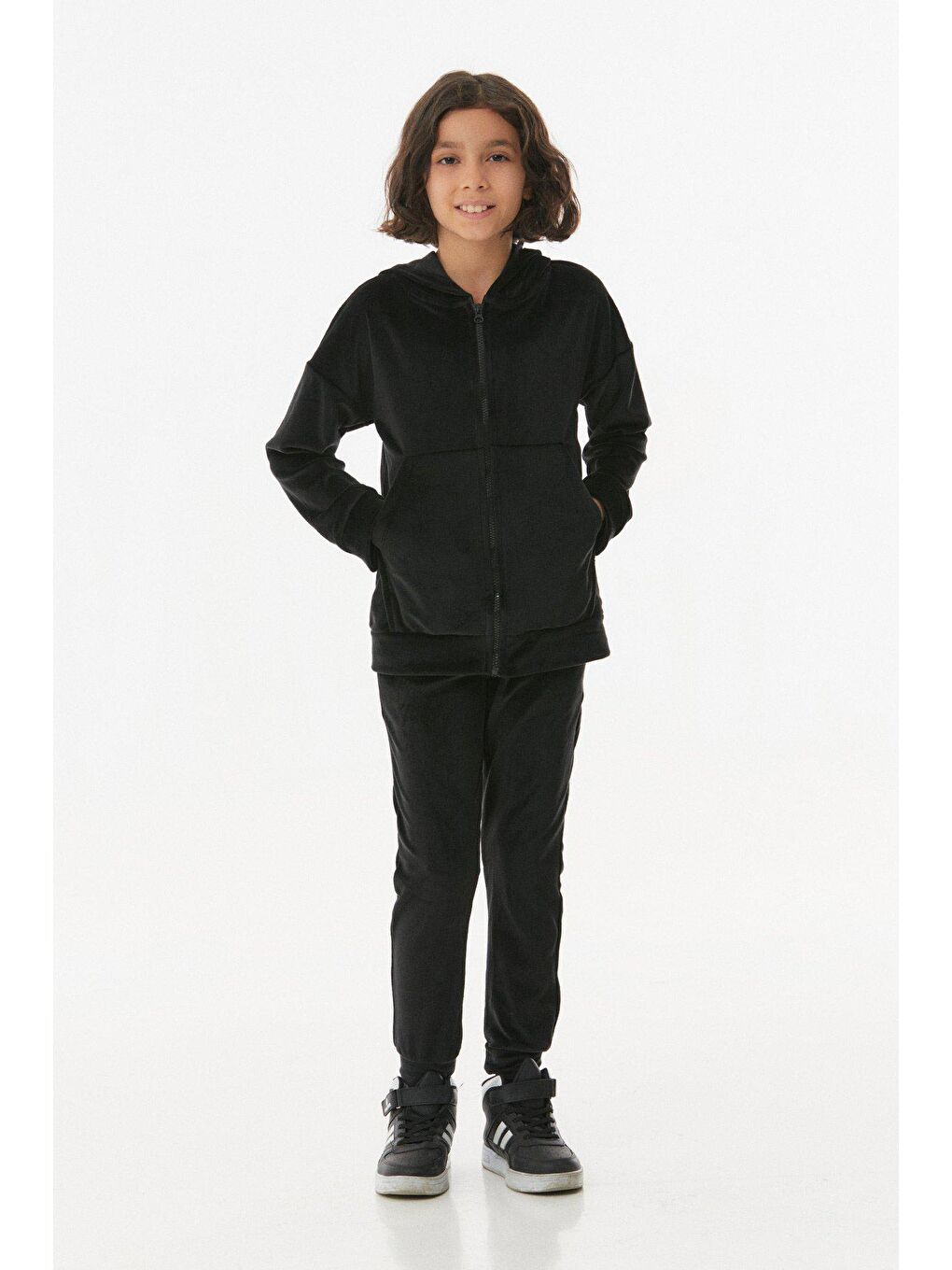 Siyah Kapüşonlu Kadife Kız Çocuk Takım-4