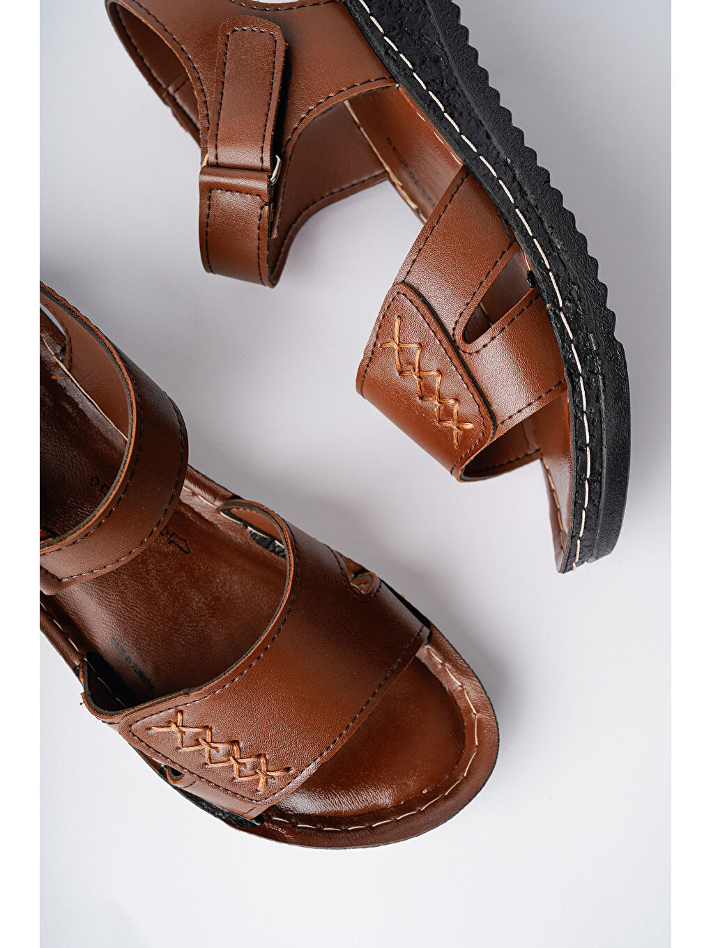 Kahverengi SALVA Rahat Kalıp Deri Görünümlü Cırtlı Tek Bant Kadın Sandalet-4