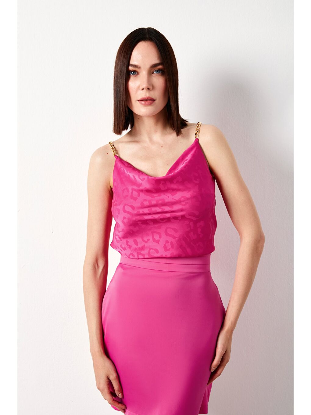 Zincir Askılı Saten Bluz - Fuşya-2