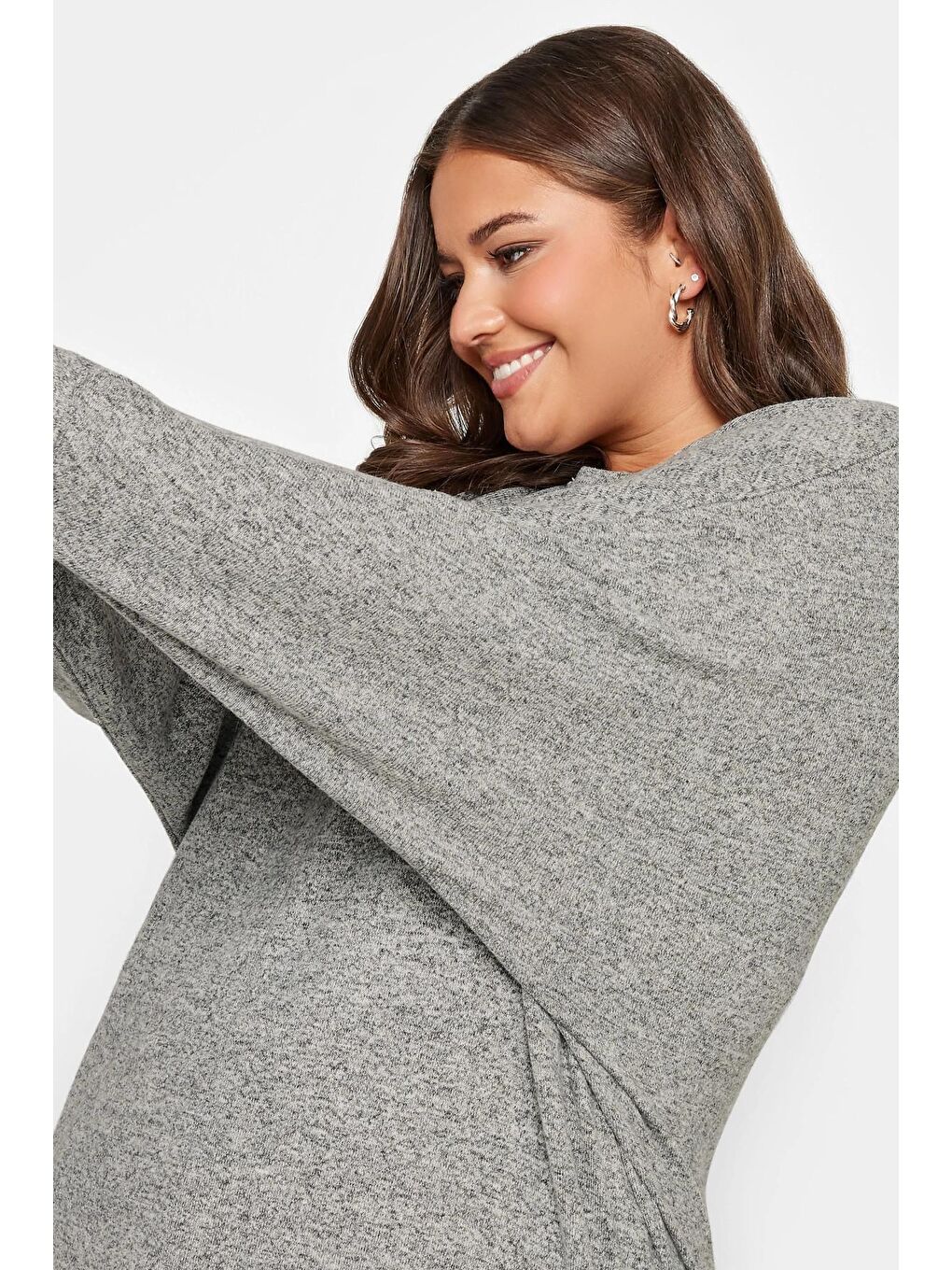 Gri Büyük Beden Önü Dikiş Detaylı Yumuşak Dokulu Örme Bluz 302600-3