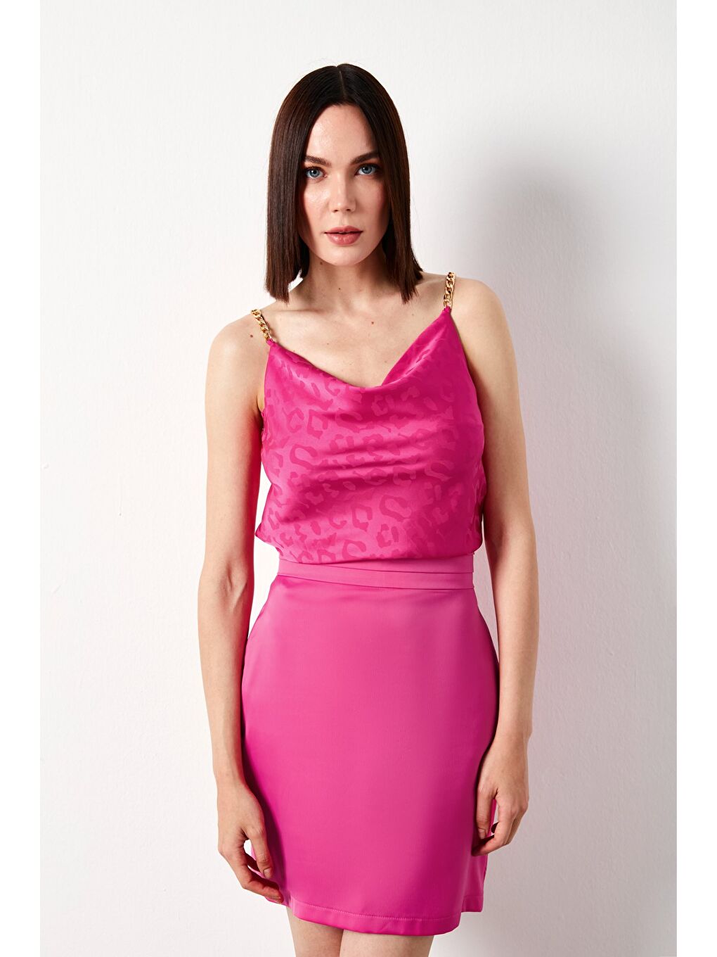 Zincir Askılı Saten Bluz - Fuşya-3