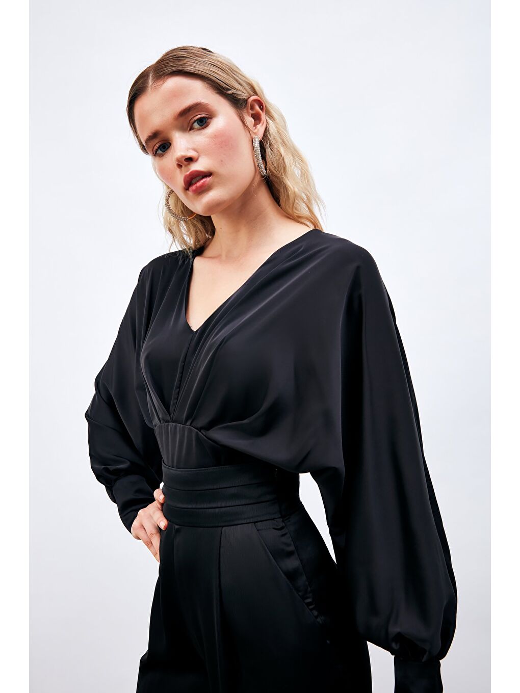 Geniş Kol Saten Bluz - Siyah-1
