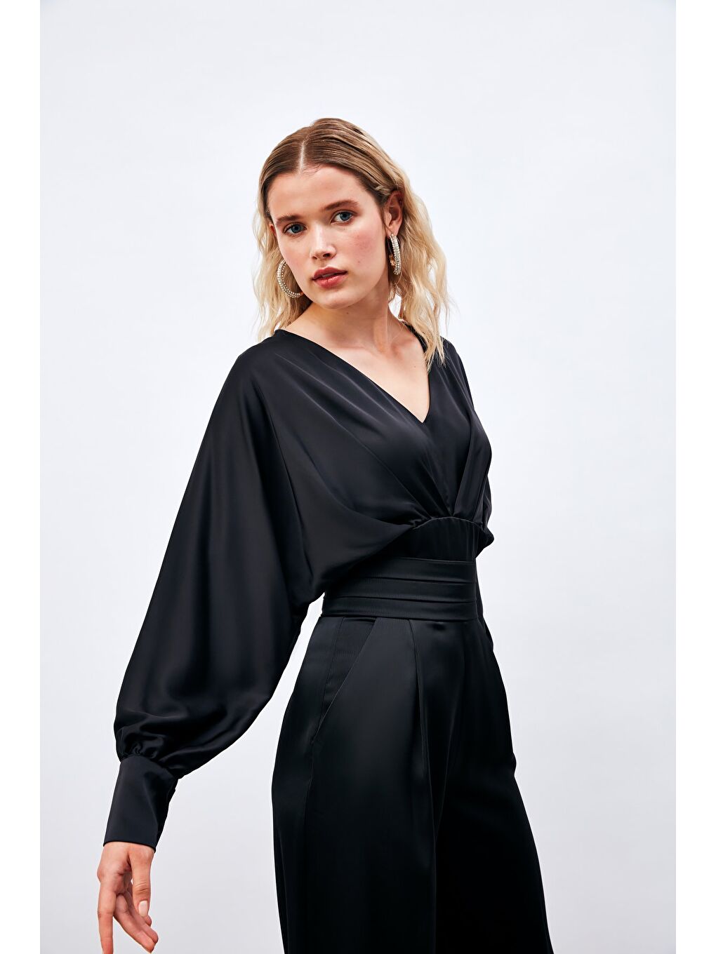 Geniş Kol Saten Bluz - Siyah-3