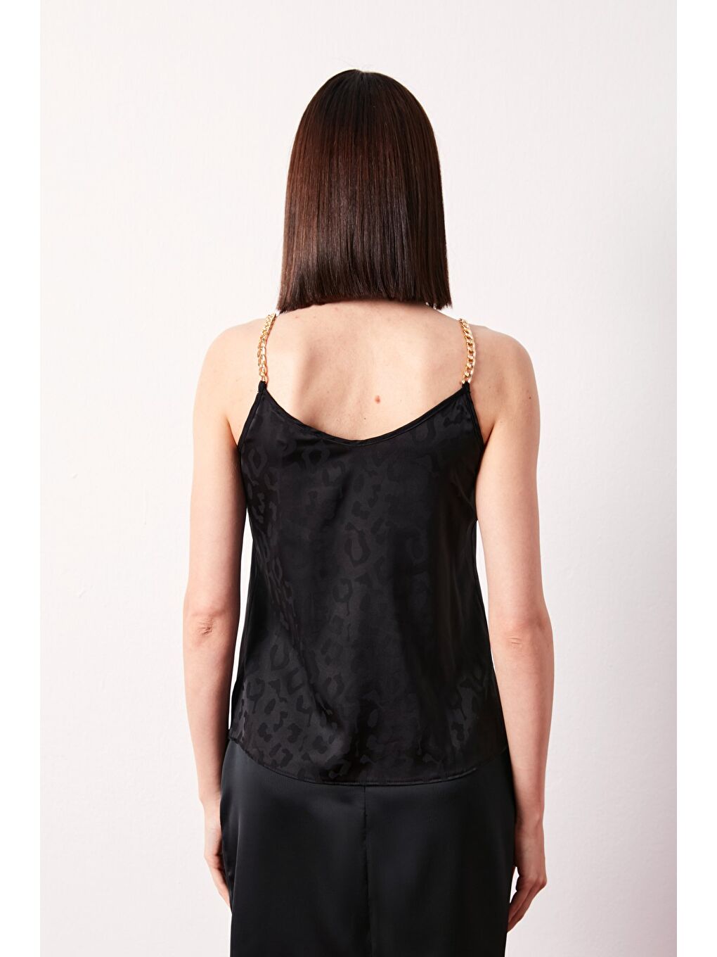 Zincir Askılı Saten Bluz - Siyah-4