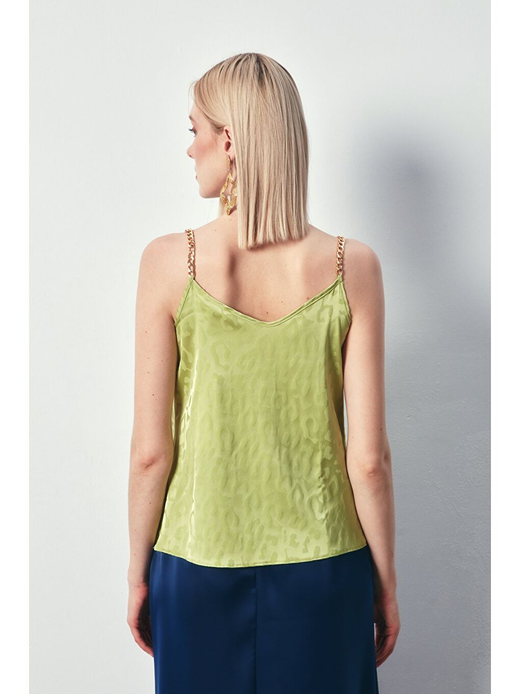 Zincir Askılı Saten Bluz - Yağ Yeşili-3