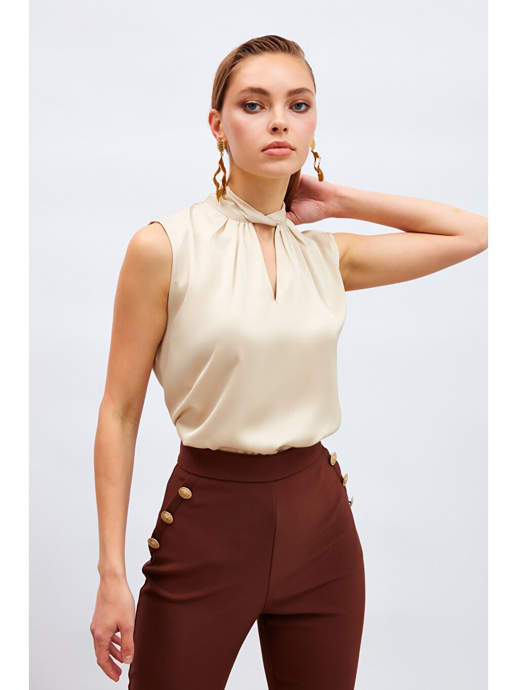 Bej Yaka Detaylı Saten Bluz - Taş-2