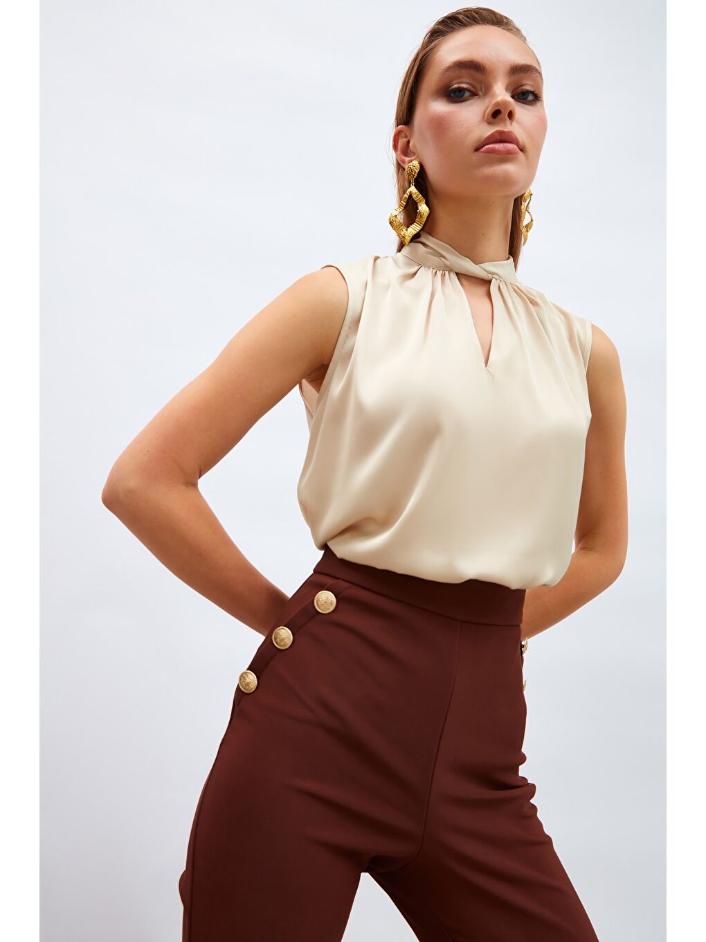 Bej Yaka Detaylı Saten Bluz - Taş-3