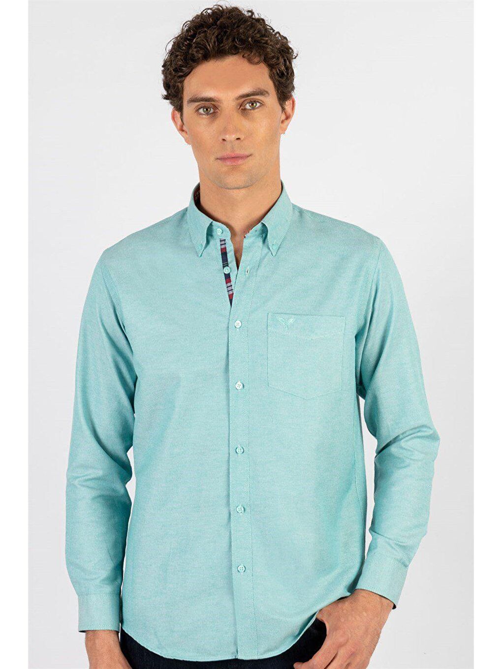 Erkek Regular Fit Klasik Kesim Pamuklu Oxford Doku Tek Cepli Turkuaz Düğmeli Yaka Gömlek