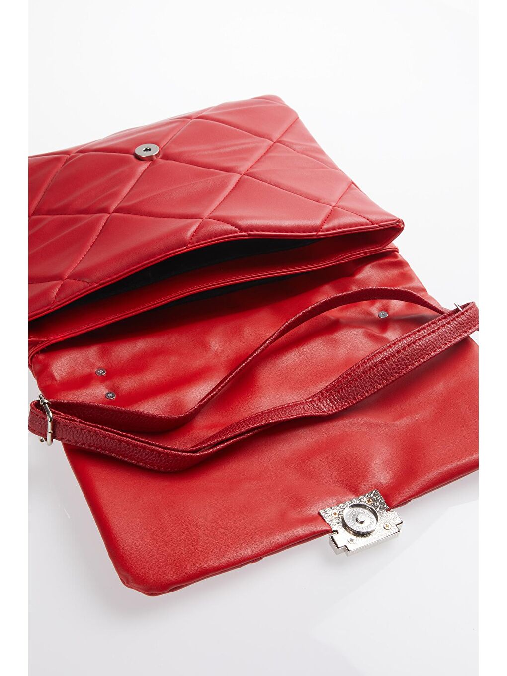 Kadın Kırmızı Zincir Kilit ve Nakış Detaylı Çapraz Çanta-1