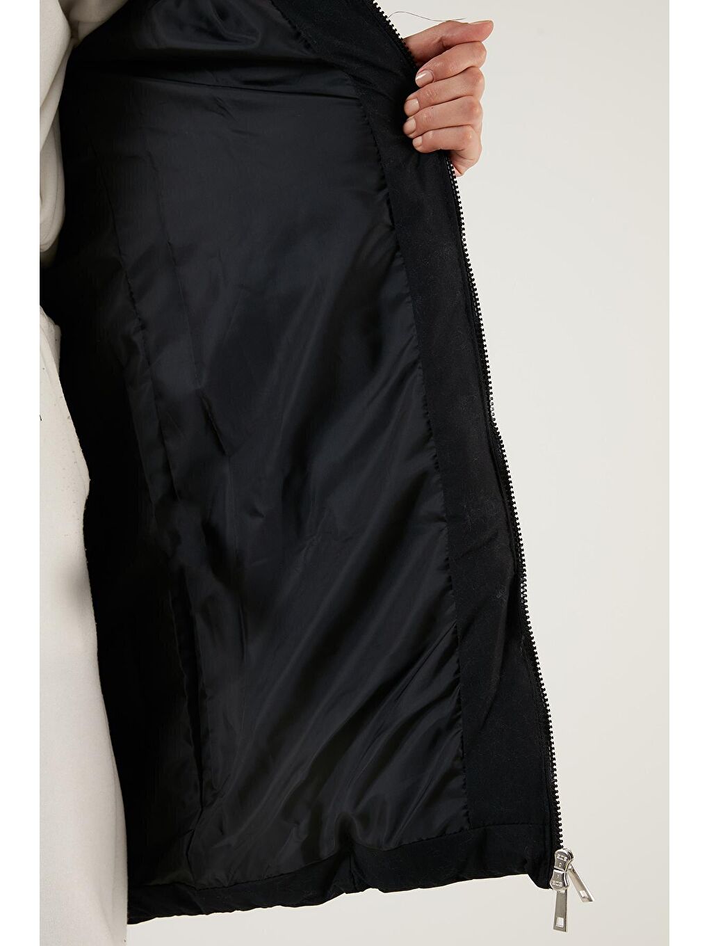 Siyah Fermuarlı Çıkarılabilir Kapüşonlu Uzun Şişme Mont 602SAHRA-4