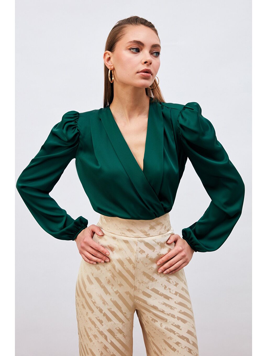 Yeşil Kruvaze Saten Bodysuit Bluz - Zümrüt