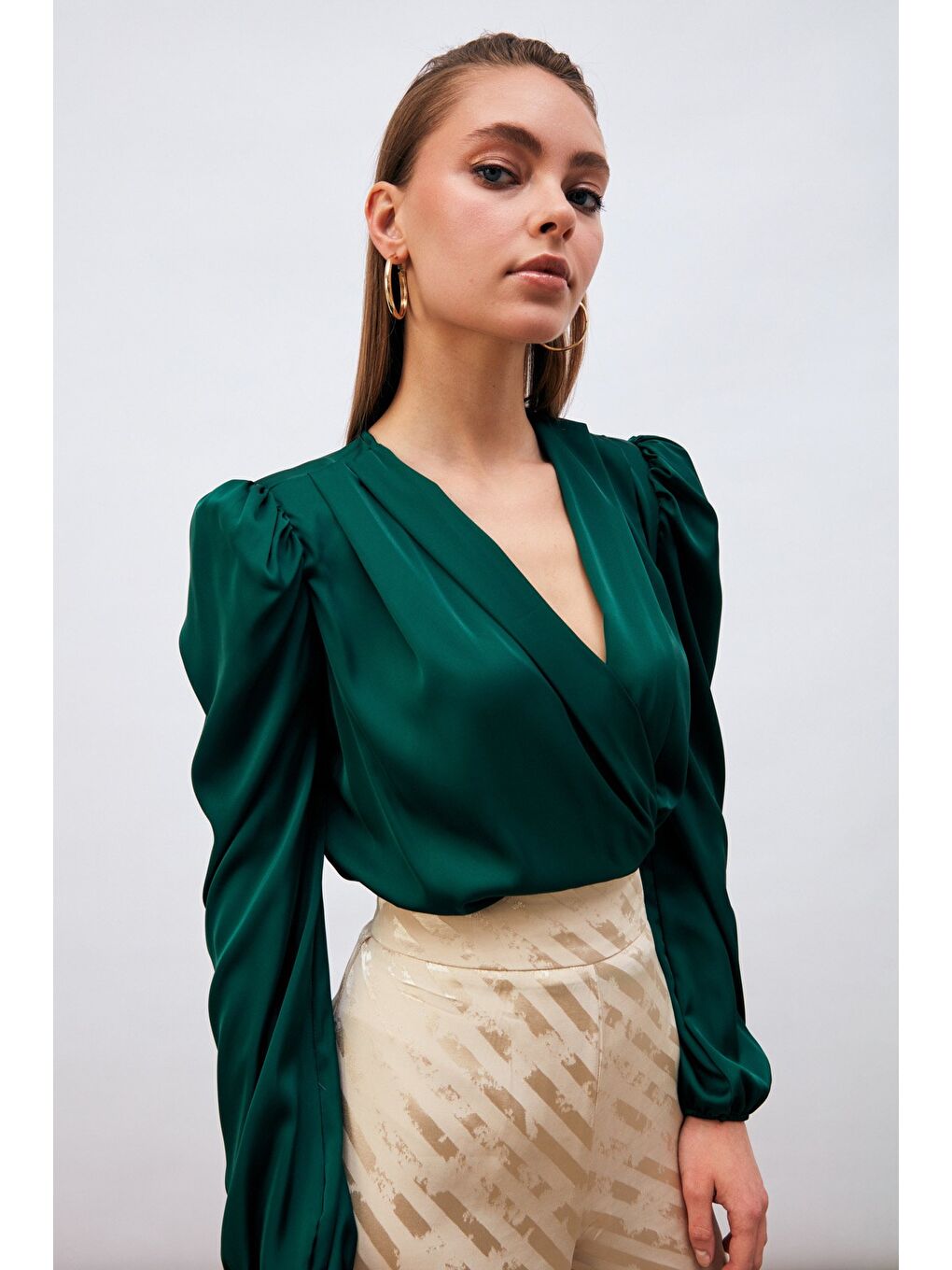 Yeşil Kruvaze Saten Bodysuit Bluz - Zümrüt-1